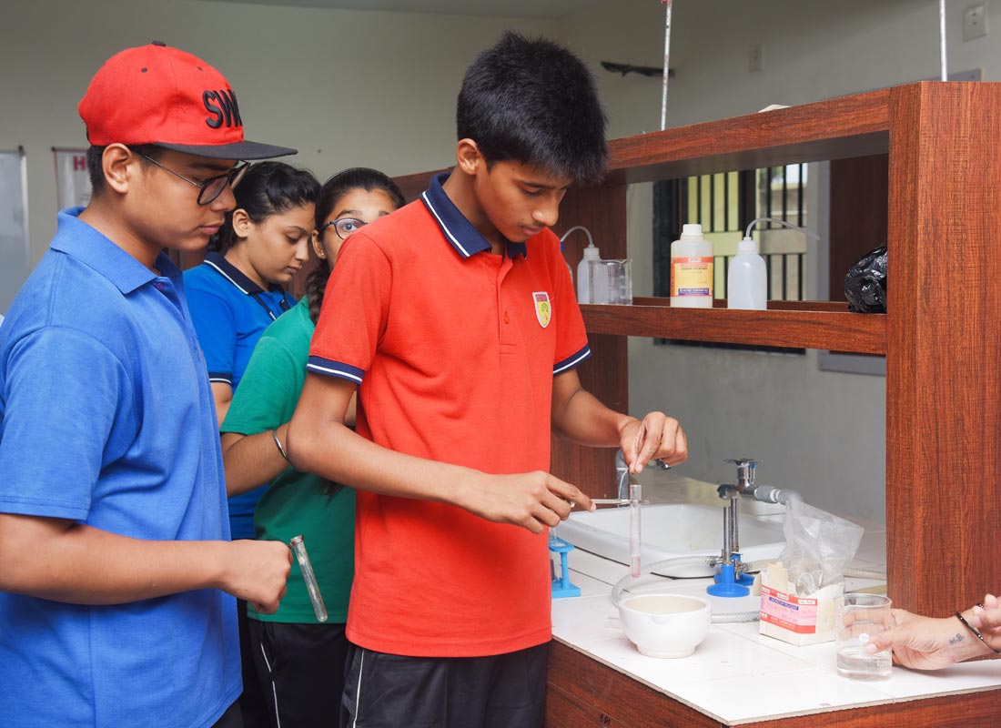 Pinnacle Public School Science Lab